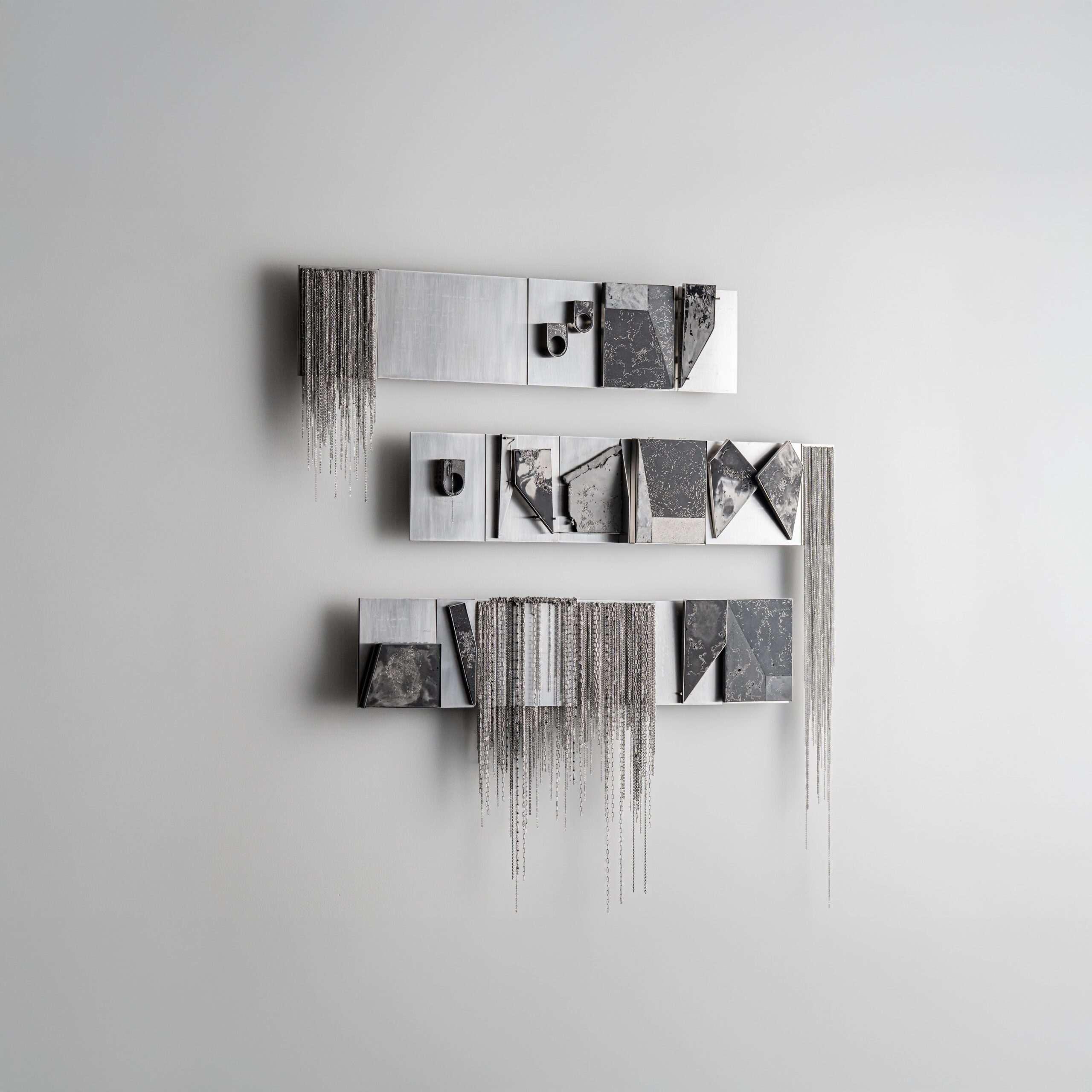 bury : wall objects (brooch, ring)