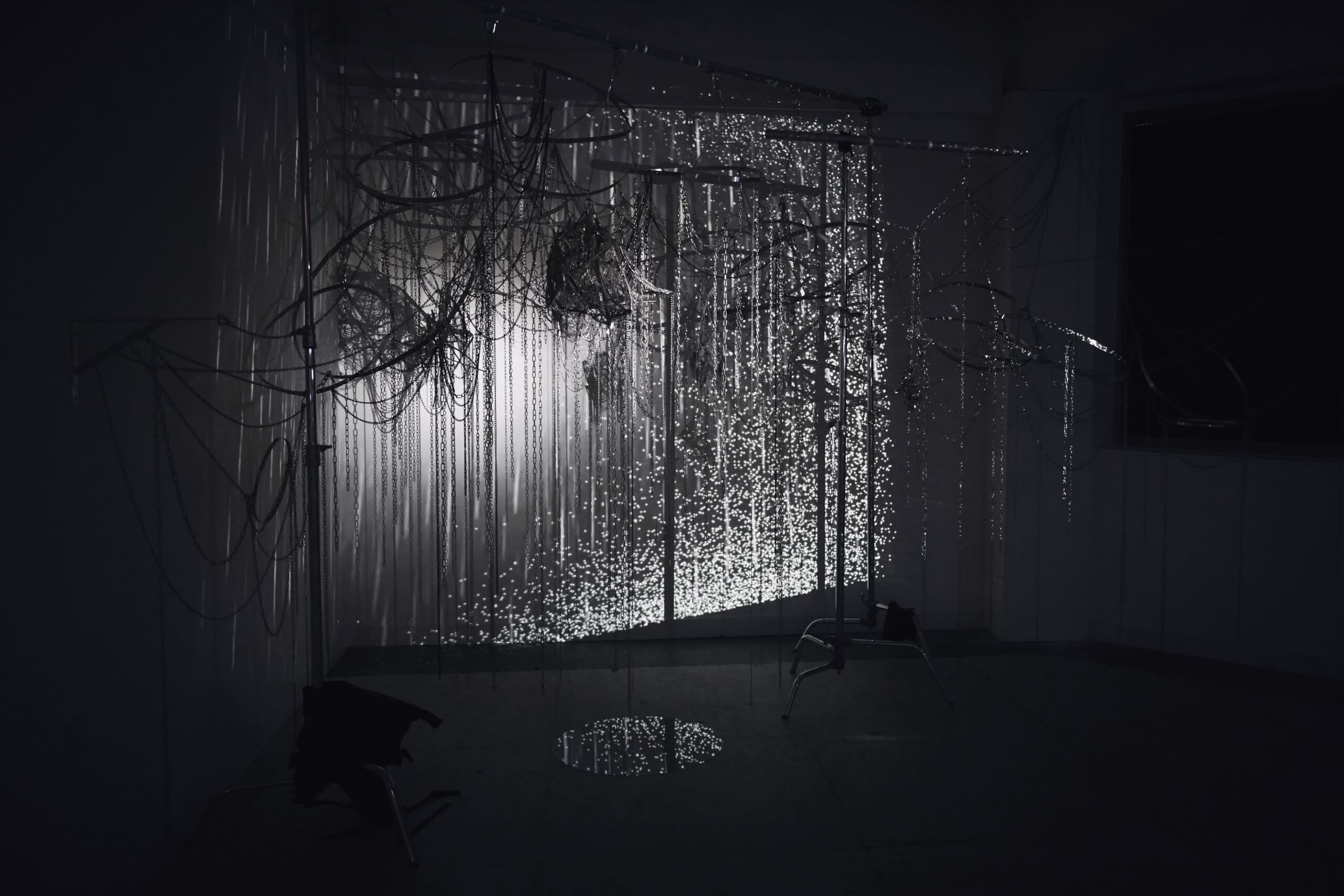 Veil : body ornaments installation (video mapped)
